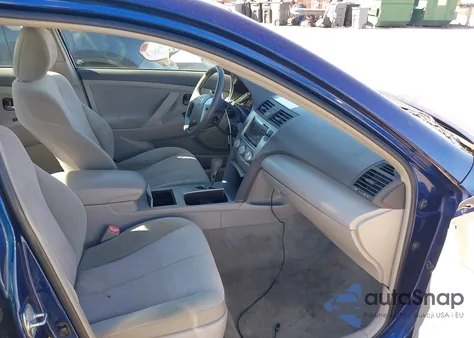 2010 Toyota Camry Le z USA, uszkodzony, nr VIN 4T1BF3EKXAU550833